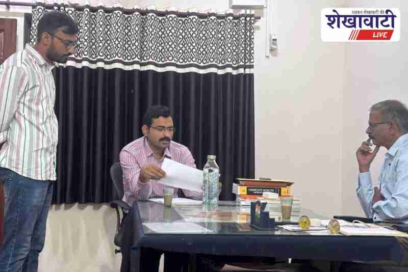 SDM Sunil Kumar inspects BCMO office in Churu and reviews health services