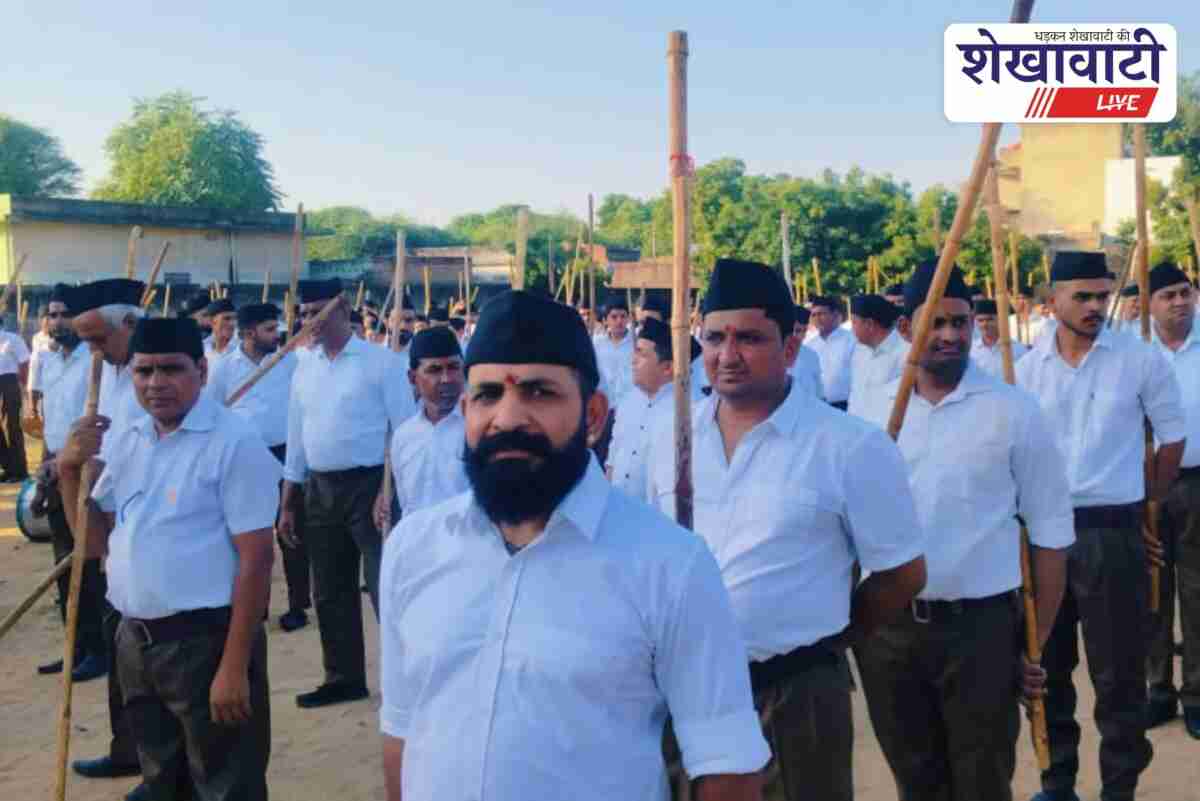 RSS volunteers marching in Udaipurwati welcomed with flower petals
