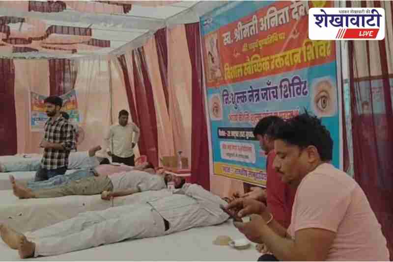 Doctors and volunteers at Udaipurwati blood donation camp with donors
