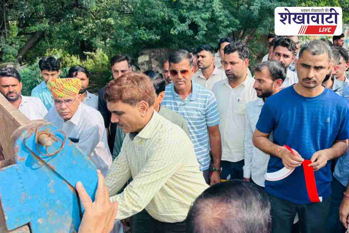 Road safety reflector campaign launched in Jhunjhunu by officials and staff