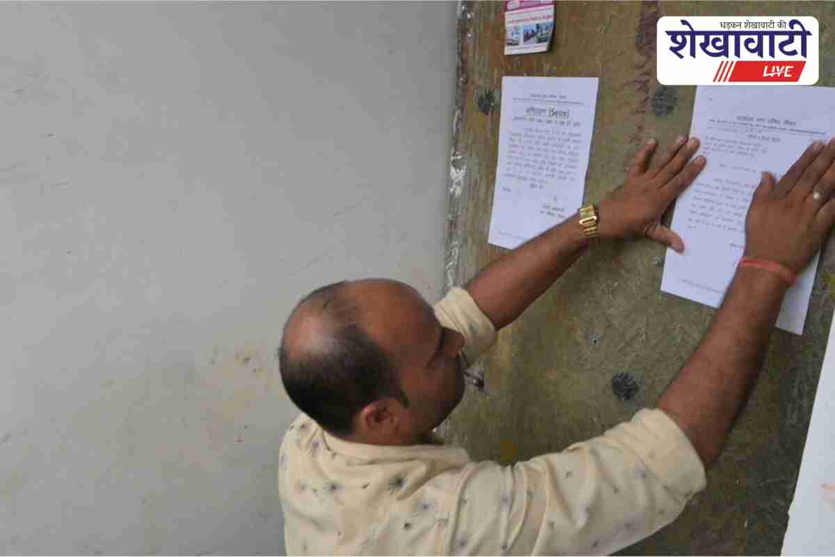 Sikar municipal council seals illegal building parts on Mahamandir Road