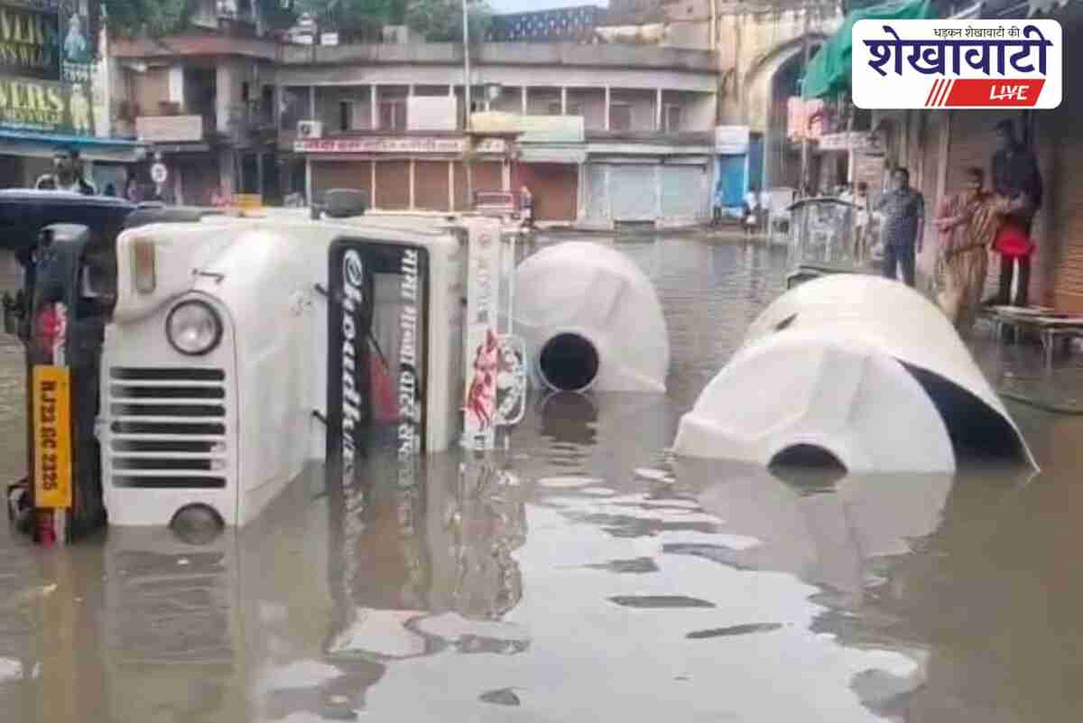 Pickup truck overturns near Surajpol Gate during heavy rain