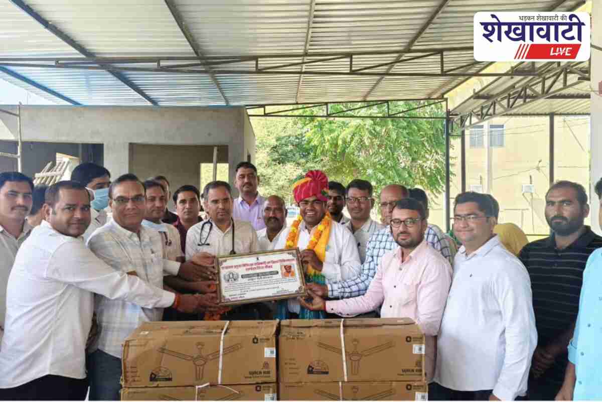 Harphool Nirala donates ceiling fans to Khandela government hospital