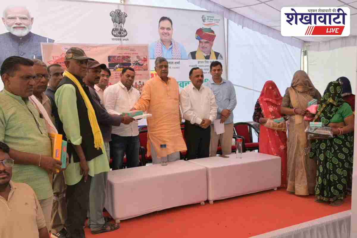 Sikar municipal council honors sanitation workers before Diwali celebration