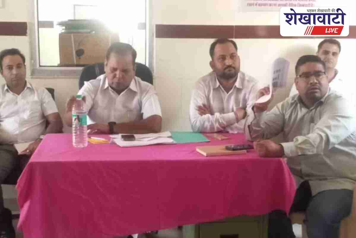 CMHO Ashok Mahriya reviewing health services in Palsana meeting