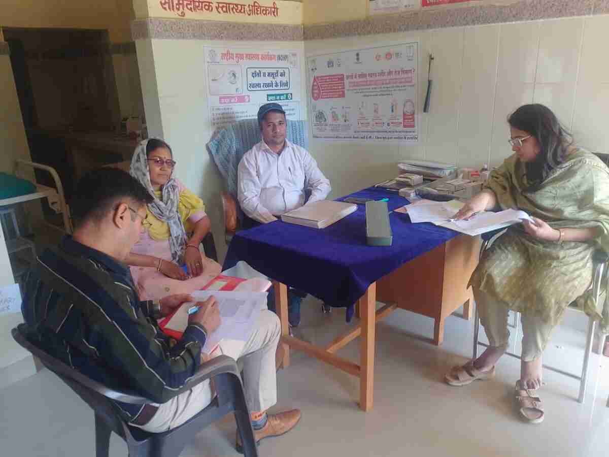 Employment officer inspects Yuva Sambal internship in Rajgarh Churu