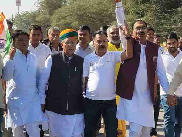 Rajasthan : अचानक सड़क पर दौड लगाने लगे केंद्रीय मंत्री अर्जुनराम! विधायक, नेताओं के साथ ये लोग भी मौजूद