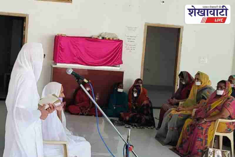 Sadhvi Sanyam Shri addressing life science seminar in Ratangarh Jain Bhavan