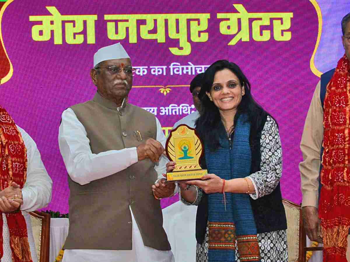 धर्मिता चौधरी को राज्यपाल ने उत्कृष्ट कार्यों पर किया सम्मानित