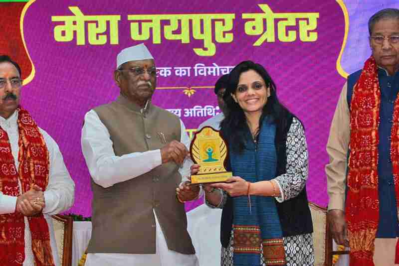 Governor Haribhau Bagde honors Dharmita Chaudhary for excellence in Jaipur