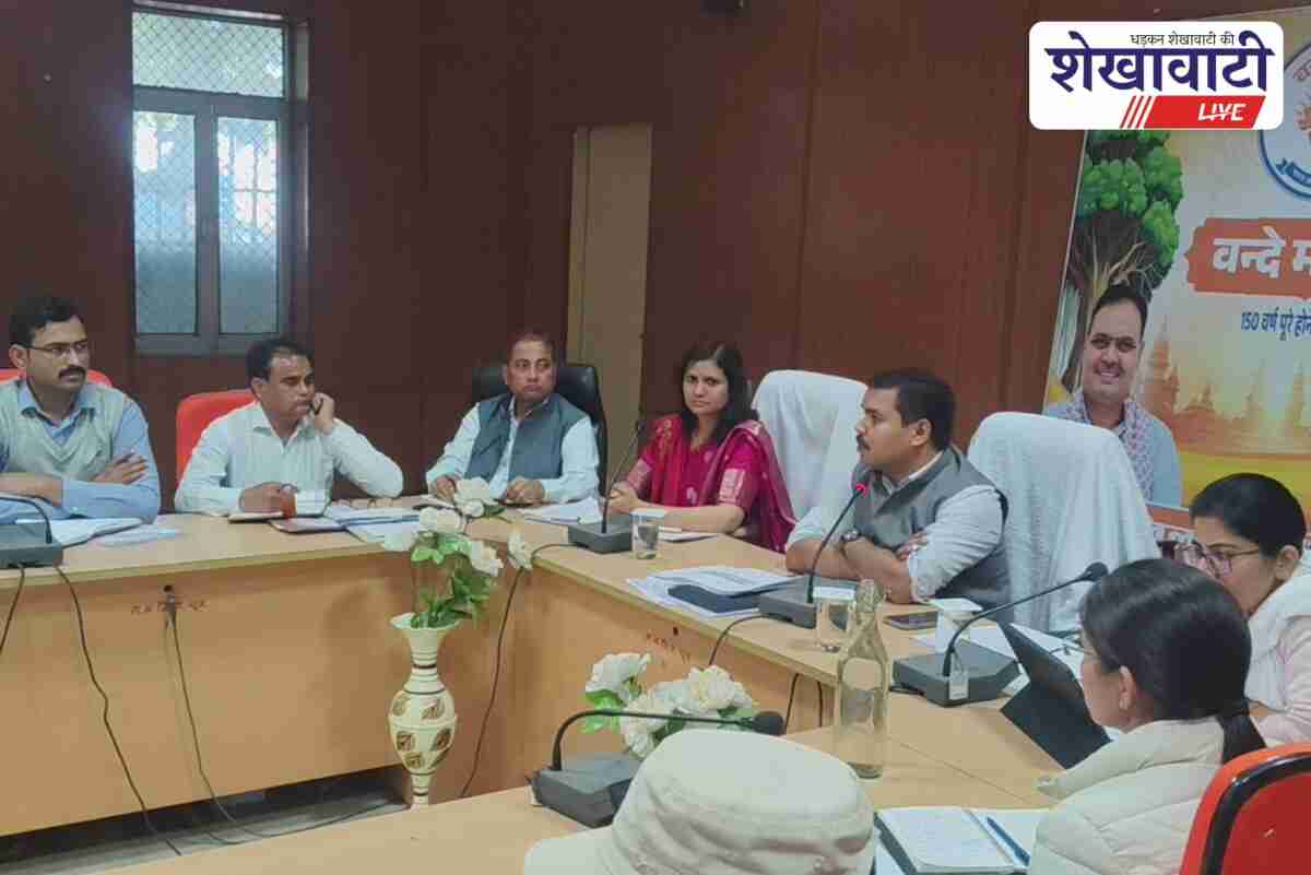 District Collector Abhishek Surana reviewing development schemes in Churu meeting
