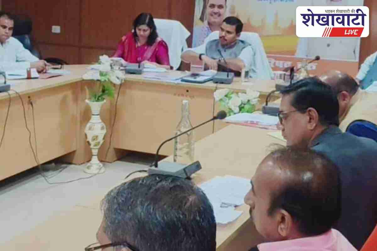 District Collector Abhishek Surana instructs revenue officers in Churu meeting
