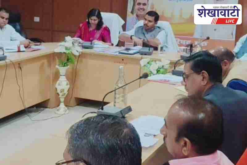 District Collector Abhishek Surana instructs revenue officers in Churu meeting