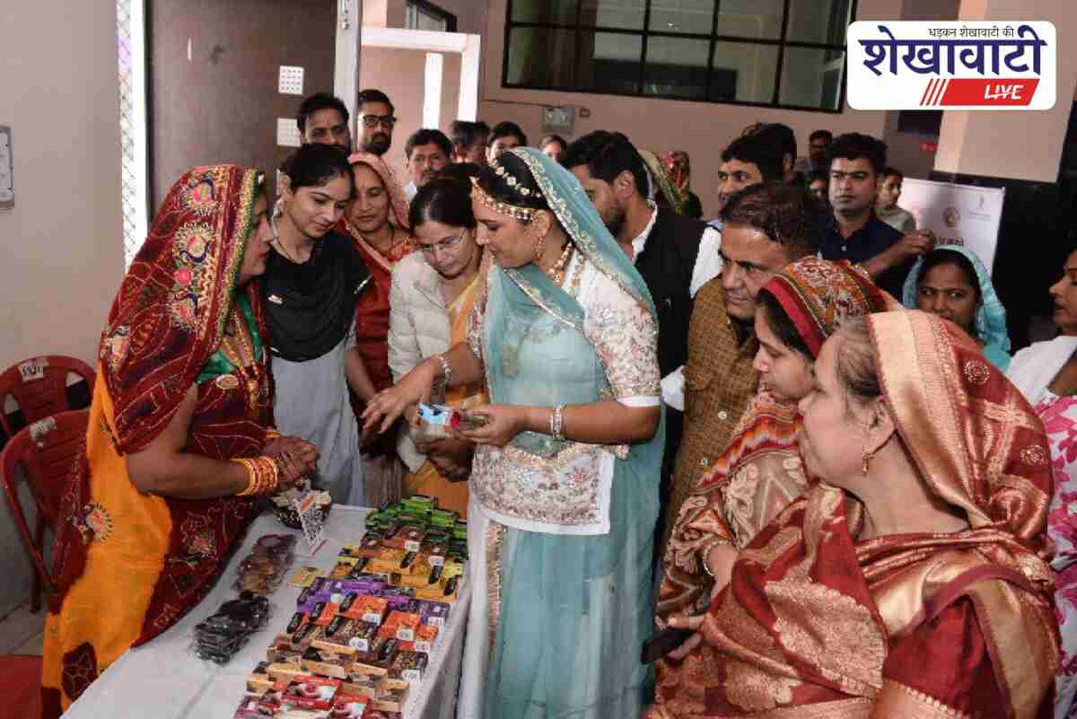 Ruma Devi interacts with Rajivika women in Churu empowerment event