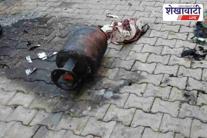 Gas cylinder fire damages tempo in Sadulpur residential area