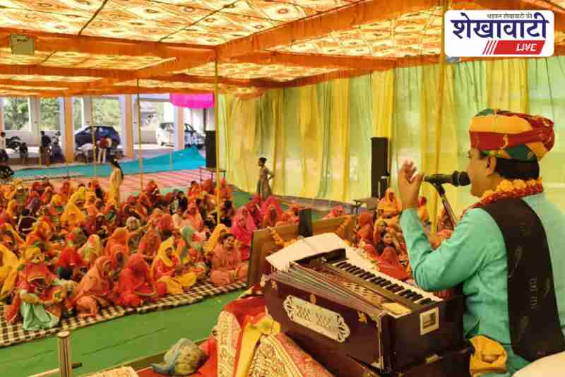 Devotees attend Nani Bai Ka Mayra Katha at Om Banna Dham