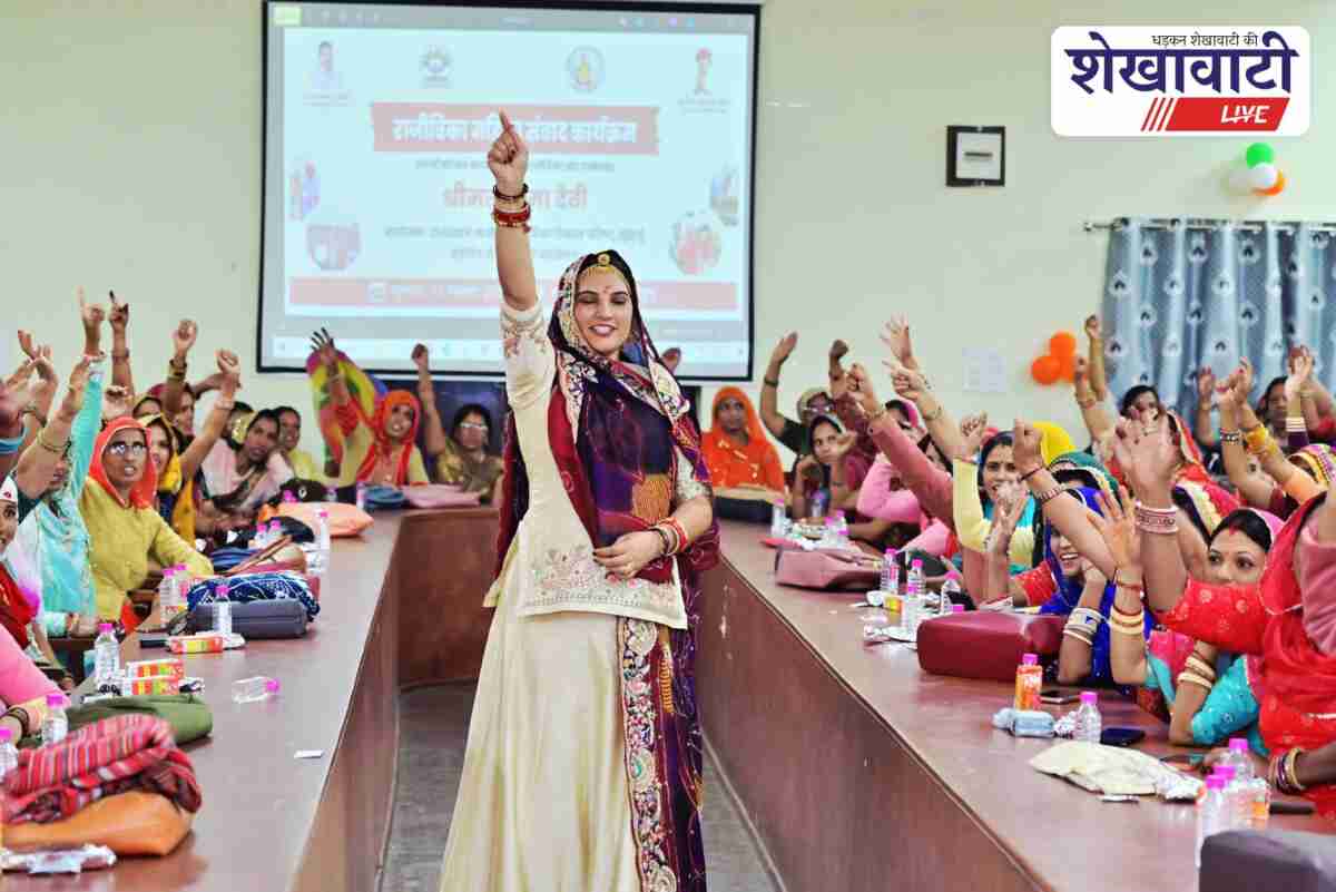 Ruma Devi interacts with Rajivika women groups during Jhunjhunu event