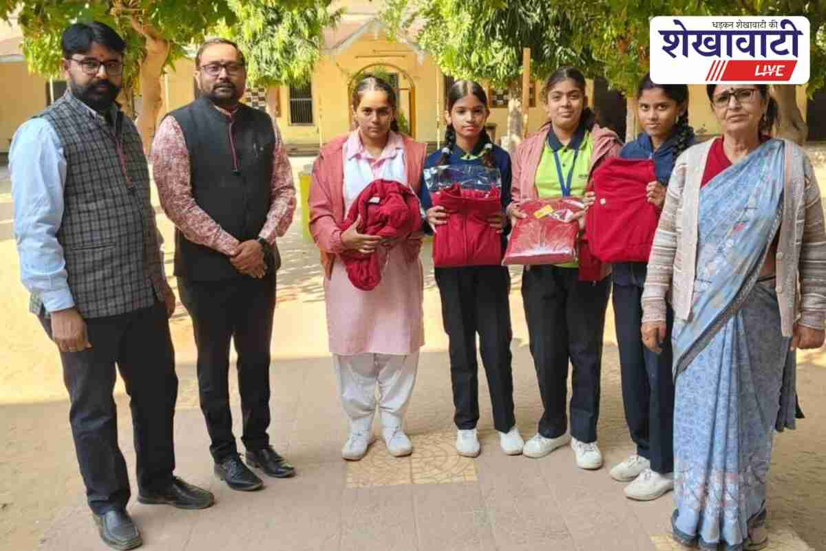 Foundation distributes sweaters to needy girl students at Bagad school