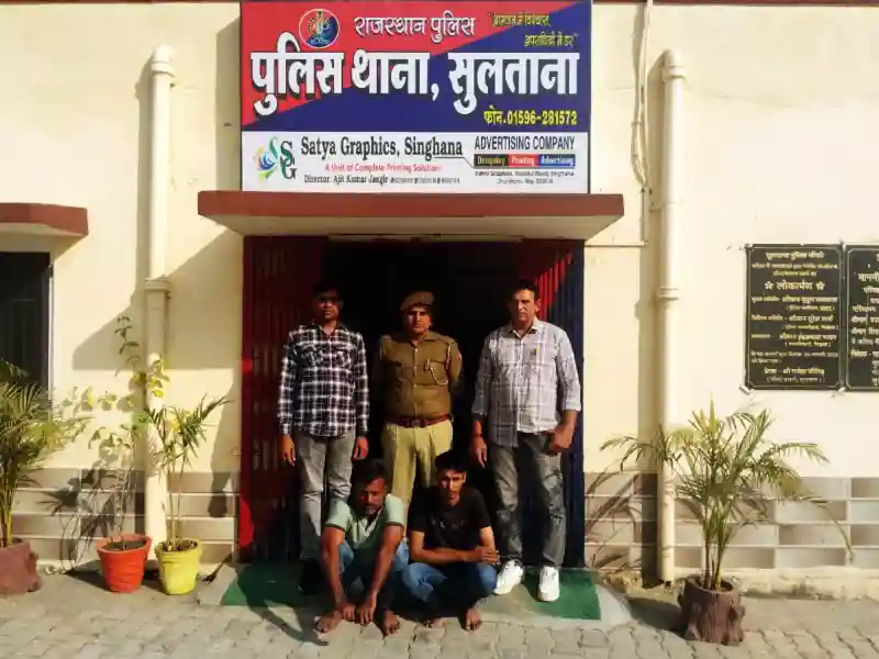 पशुधन चोरी मामले में झुंझुनूं पुलिस द्वारा मेवात से गिरफ्तार किए गए दोनों आरोपी, बरामद पीकअप गाड़ी और चार पशुधन
