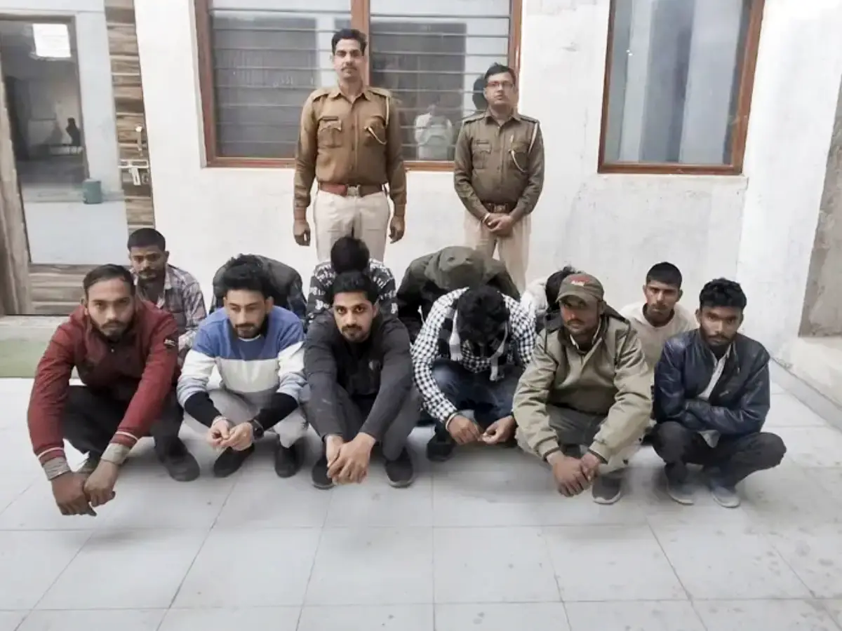 सरदारशहर पुलिस का गैंगस्टर समर्थकों पर बड़ा एक्शन, सोशल मीडिया पर सपोर्ट करने वाले 12 युवक गिरफ्तार