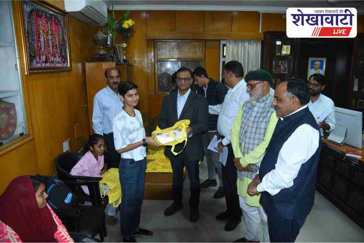 Sikar collector honors adopted girls with financial incentive and gifts