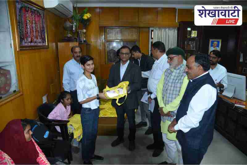 Sikar collector honors adopted girls with financial incentive and gifts