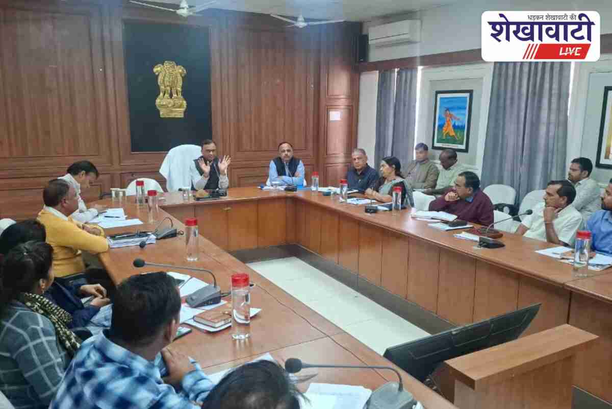 Collector Mukul Sharma reviews flagship schemes progress in Sikar meeting