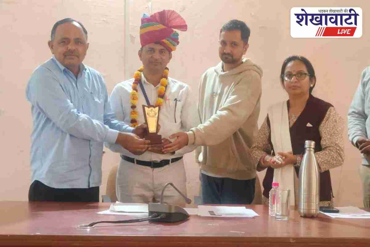 Sikar BLO Sant Kumar honoured for completing 100 percent digitization