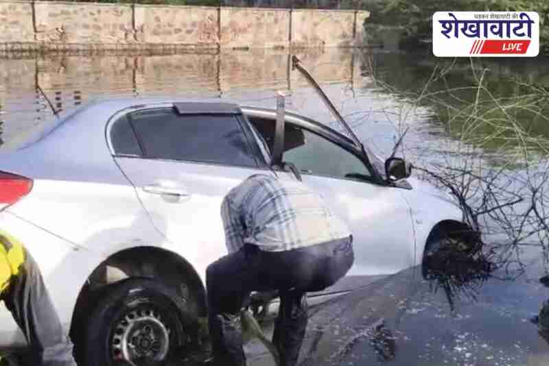 Car accident on Ratangarh mega highway, passengers rescued safely