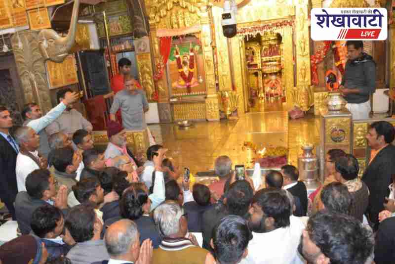 Sikkim Governor Om Mathur offers prayers at Salasar Balaji temple