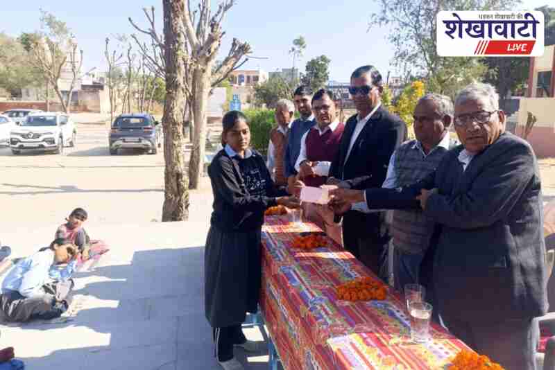 Churu school students awarded in essay and general knowledge competition