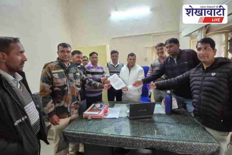 Udaypurwati electric staff submit memorandum to assistant engineer