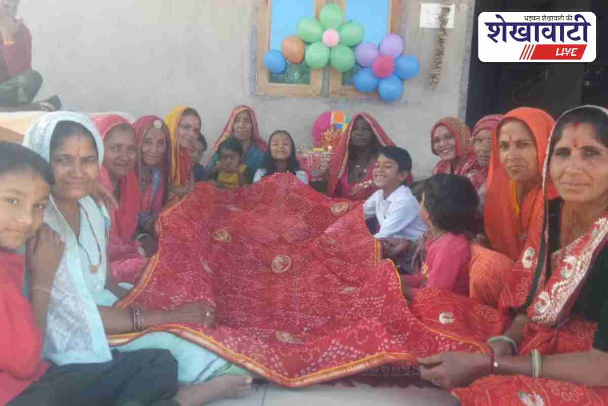 Women preparing long Shakambhari Chunari with songs in Udaipurwati