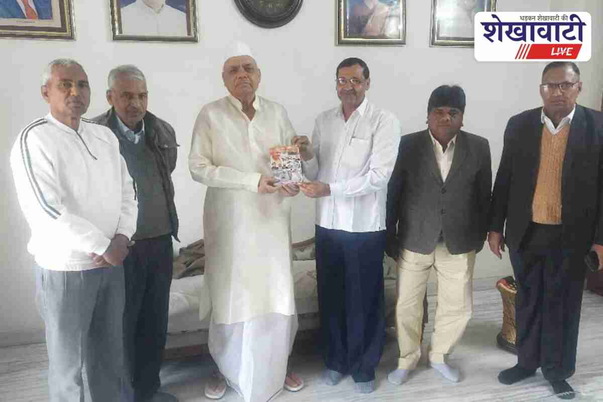 Dharmapal Gandhi meeting former minister Parasram Moradiya in Jaipur residence