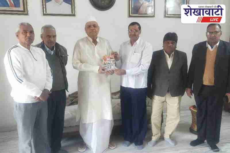 Dharmapal Gandhi meeting former minister Parasram Moradiya in Jaipur residence