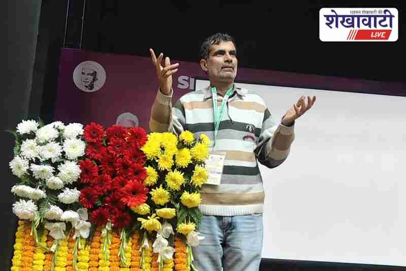 Jhunjhunu ADEO speaks at Delhi University international seminar