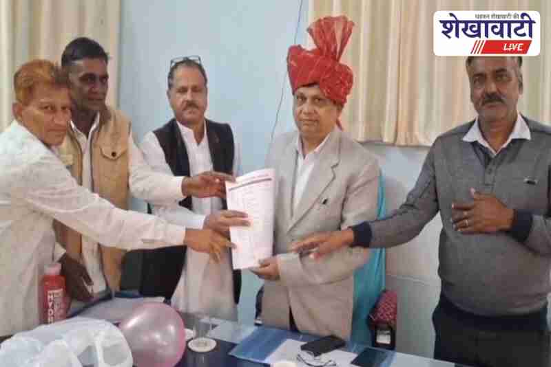 Jhunjhunu liquor contractors submit memorandum to excise officer