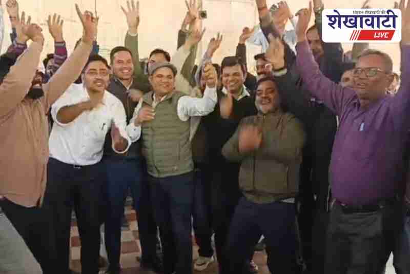 SDM Rajveer Yadav dancing with BLOs after SIR completion