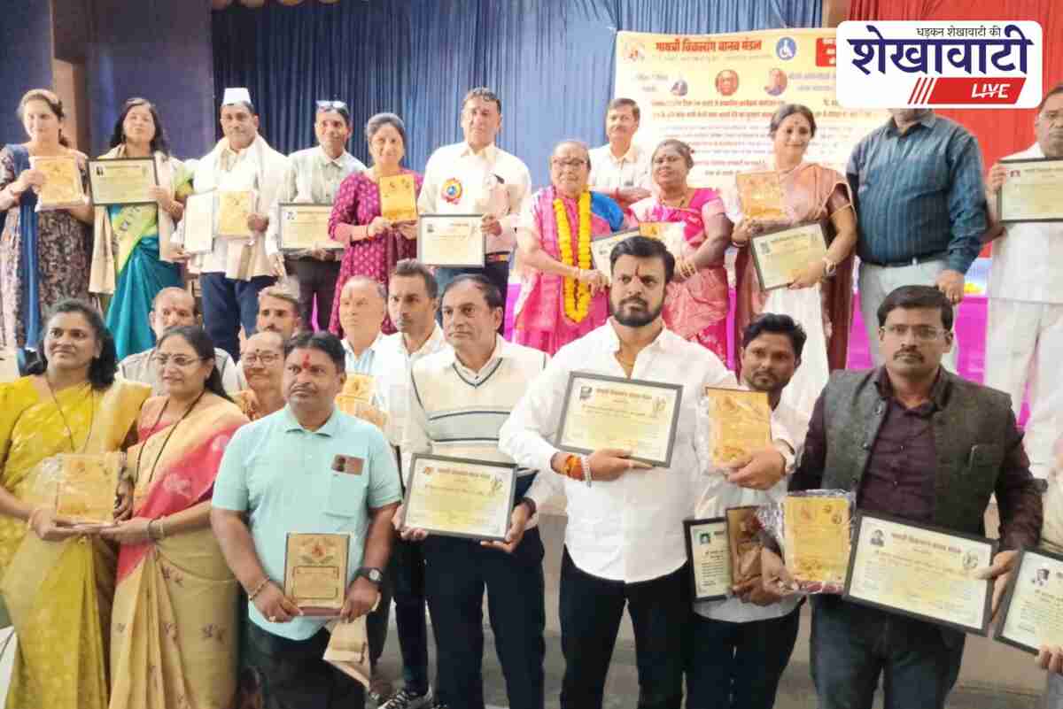 Dr SK Fagadiya honored with national Divya Ratna Award in Gujarat