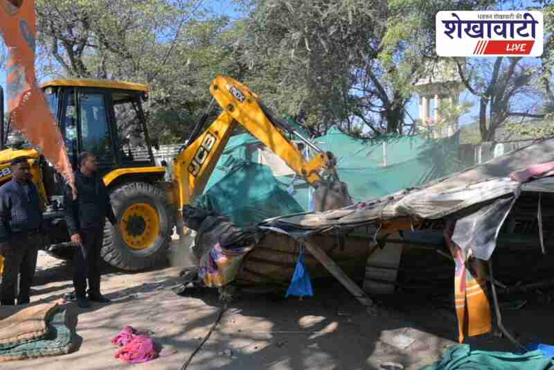Municipal team removes encroachment at Jaipur Road Krishi Mandi Sikar