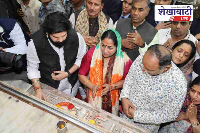 Delhi CM Rekha Gupta prays at Khatudham Baba Shyam