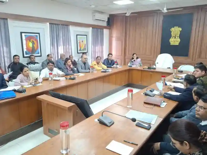 सीकर में जिला बाल संरक्षण इकाई एवं नशा मुक्ति अभियान की त्रैमासिक बैठक में अधिकारी और प्रतिनिधि